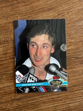 Wayne Gretzky Topps Stadium Club Hockey Card 1991